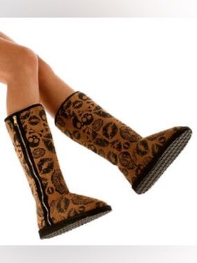 Iron Fist RARE Kiss of Death Fug Boots Size 9